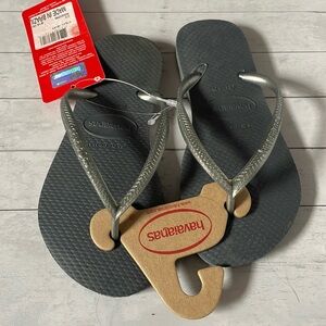 New Havaianas flip flops. Youth Size 2